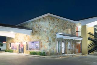 Super 8 by Wyndham San Antonio Near Fort Sam Houston - San Antonio - 9