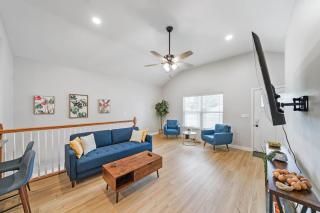 Charming 4-BR Retreat in the Heart of Clarksville - 1