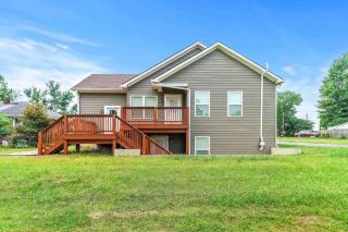 Charming 4-BR Retreat in the Heart of Clarksville - Clarksville - 1