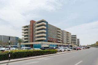 Smart Home with Alexa Near Yas and Airport with Pool - Abu Dhabi - 2