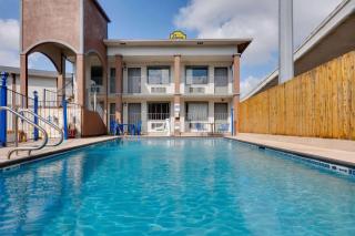 Super 8 by Wyndham San Antonio Pearl District Downtown - San Antonio - 5