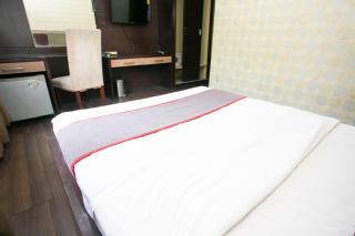 Dancenter Near Hotel Pesona Cikarang - Kedungg - 7