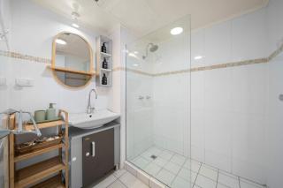 Oceanic Views at Kings Beach - 300m to the beach - 2