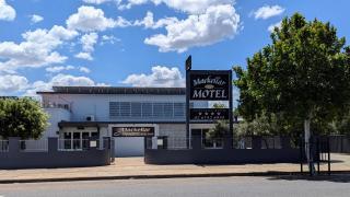 Mackellar Motel - 9