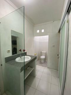 Cozy room Kuta - 1 minutes to the beach by Micky Studio2 - Legian - 4
