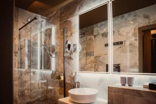 Studio Flat with Private Bathroom & Kitchenette - Londra - 9