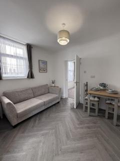 The Willows-Parking & Central - Worthing - 4