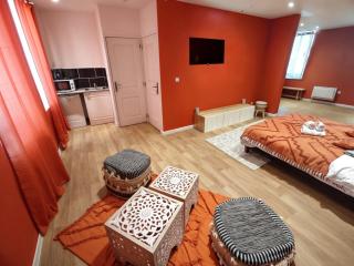 Studio Chic N2 avec Jacuzzi & Projecteur - Roubaix - 5