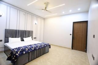 Urban Retreat Farmstays - Bahādurgarh - 8