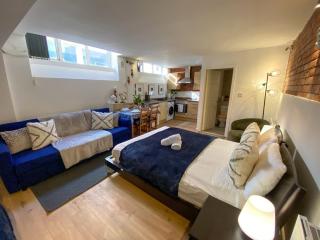 City Centre Beautiful & Cosy Studio Apartment - 9