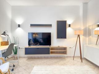 West Side Apt with Private Parking near Exhibition Center - Atene - 1
