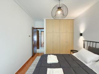 West Side Apt with Private Parking near Exhibition Center - Atene - 9