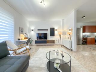 West Side Apt with Private Parking near Exhibition Center - Atene - 3