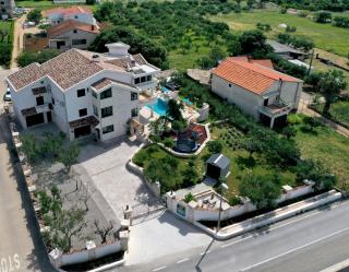 Family friendly house with a swimming pool Plano, Trogir - 23902 - Trogir - 0