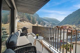 Alpine Chic - Fireplace Views & Ski Resorts - See - 9