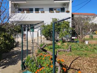 Apartments with a parking space Vinisce, Trogir - 23986 - Vinišće - 0