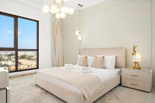 Premium 1BR with Iconic Skyline Views with Balcony & Pool - 7