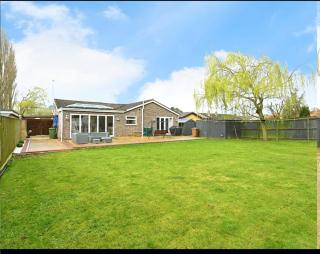 "Tranquil Village Hideaway Bungalow"near Kings Lynn - 1