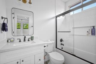 Chic 1BR Apt Near Heights & Downtown Houston - 6