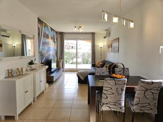 Apartamento con Patio Privado, Piscina Comunitaria y Parking en Miami Playa - ES-9-169 - Les Planes del Rei - 4