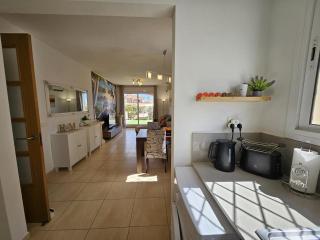 Apartamento con Patio Privado, Piscina Comunitaria y Parking en Miami Playa - ES-9-169 - Les Planes del Rei - 2