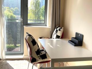 Luxury 2 Bedroom Apartment- Lake view - Free Parking - Wembley Stadium 5KM - Londen - 1