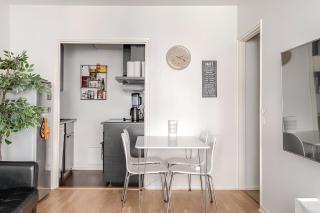 Home in Design District - Keybox check-in, Balcony, Netflix - 6