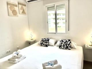 Benalbeach Apartment with Sea & Garden View - Benalmádena - 3