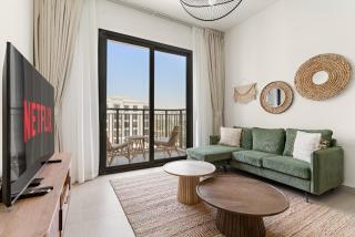 VayK - Modern 2BD with Pool View in Town Square - Dubai - 6