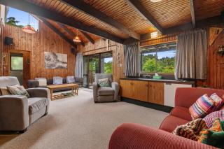 Lakeside Villa - Lake Rotoiti Holiday Home - Okere Falls - 4