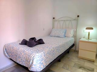 Villa Fran Coastal Elegance Stylish apartment with sea views, large terrace BY NAMASTE ELITE - Torremolinos - 6
