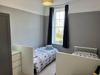 Exmouth 2 Bedroomed Seaview Apartment stones throw from the beach or town! - Exmouth - 3