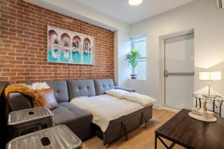 Central 2BDR Condo on Bishop-Vibe Central MTL - 4