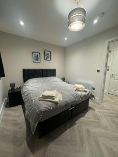 The Verulam Retreat - Saint Albans - 1