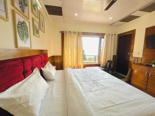 Endeavour Homestay Rooftop Restraunt - Mussoorie - 0