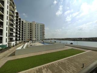 Otolo Homes Apartments on Yas Island with Complimentary Yas Theme Park Tickets - Abu Dhabi - 5