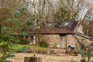 Charming Barn Conversion - Idyllic Rural Retreat- Pet Friendly - Pont-y-Berem - 3