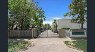Stylish 2BR Apartment Retreat - Westcourt - 5
