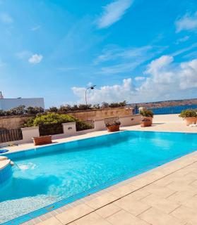 Seaview Octagon Villa with Pool & Outdoor Whirlpool - Għajn Żejtuna - 3
