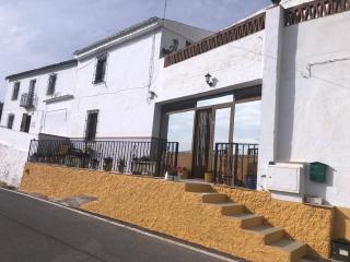 Large 1 bed apartment in the beautiful countryside - Rute - 0