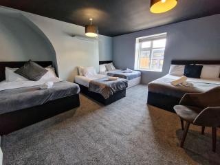 City Centre Hidden Gem Sleeps 22 By City SuperHost - Manchester - 9