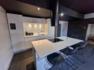 City Centre Hidden Gem Sleeps 22 By City SuperHost - Manchester - 4