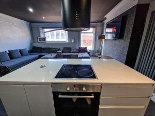 City Centre Hidden Gem Sleeps 22 By City SuperHost - Manchester - 3