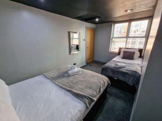 City Centre Hidden Gem Sleeps 22 By City SuperHost - Manchester - 2