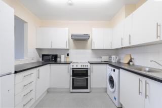 Memorable and spacious 2 bed apartment - 5