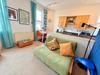 St George Wheels & Wings Hideaway - Bristol - 1