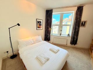 St George's Cool City Flat - 9