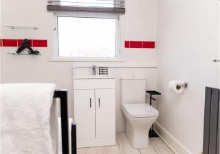 Elegant 2 Bedroom Retreat in Redcar near beach with parking - 5