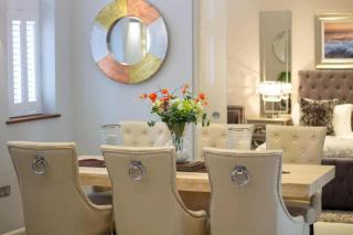 Luxury King Suite: Tub, WiFi and Central Location - Swansea - 8