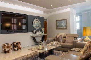 Luxury King Suite: Tub, WiFi and Central Location - Swansea - 9